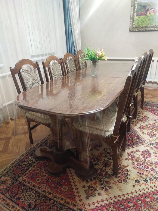 Стол отличного састаяние как Новый