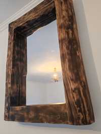 Oglinda cu rama vintage din lemn masiv.