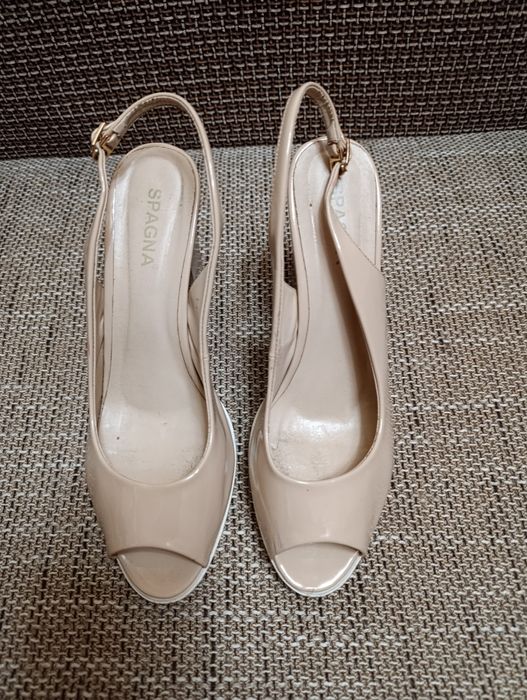 Женская обувь новая и б/у в отличном состоянии.  50 тысяч  каждая пара