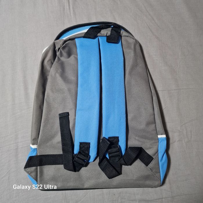 Vând rucsac din material textil cauciucat