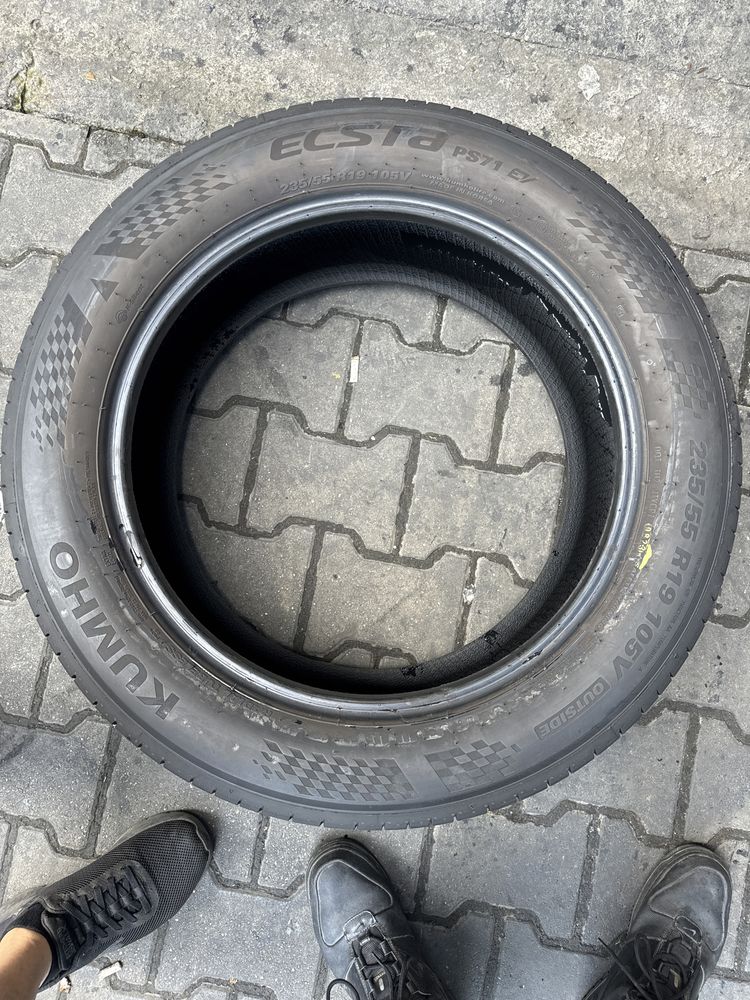 235/55/19 Kumho 2023