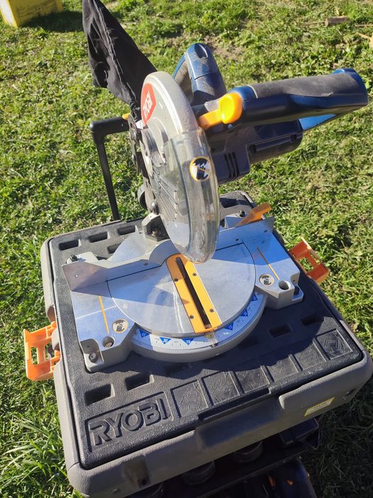 Vând/Schimb set de scule Rioby