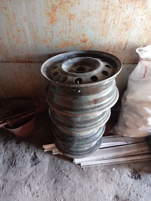 Продам диски в хорошем состоянии кия хундаи Акцент