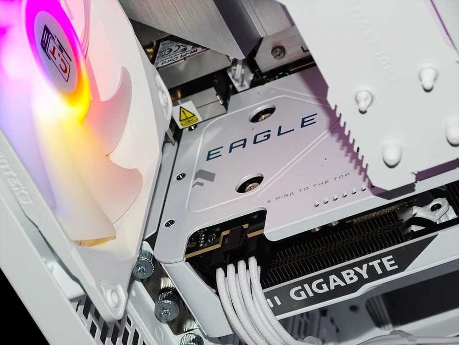 Нов / RTX 5070 / Ryzen 7500F / 32GB RAM / 1TB NVMe / 800w / Геймърски
