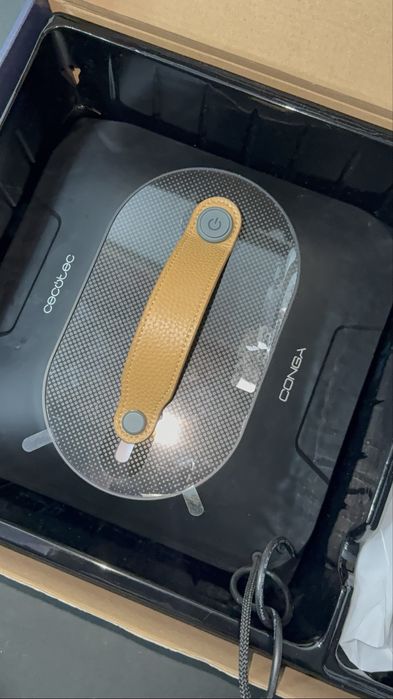 Cecotec - robot spalat geamuri