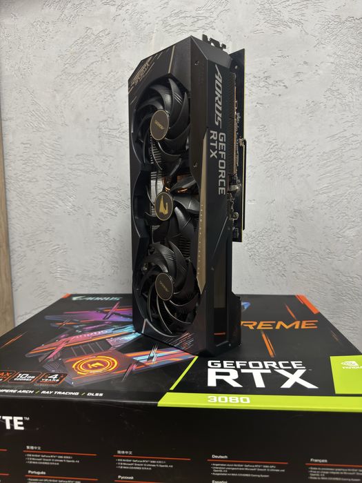 Placă video NVIDIA RTX 3080 10GB AORUS XTREME – cu afișaj LED
