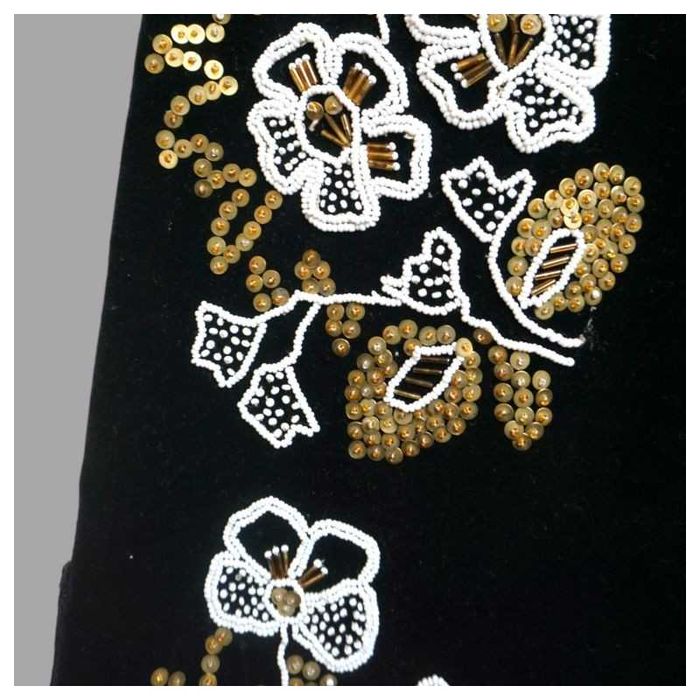 Zadie veche din Banat , catrinta cu margele si paiete metalice vechi