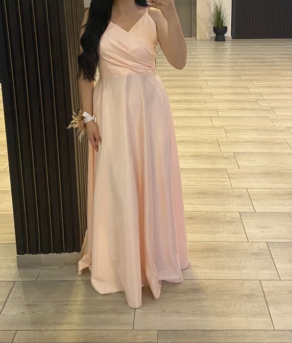 Сатенена официална рокля