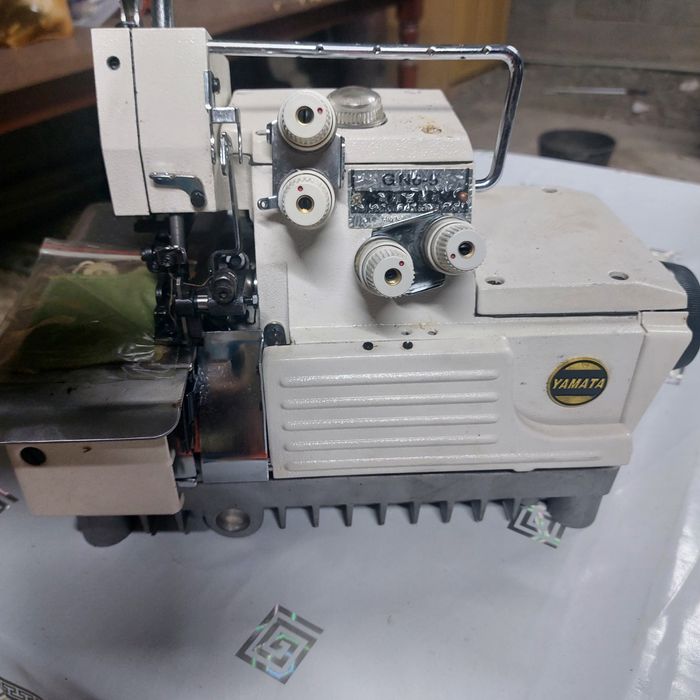 Швейная машина почти новая