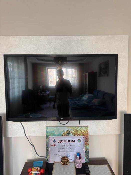 телевизор LG 147см