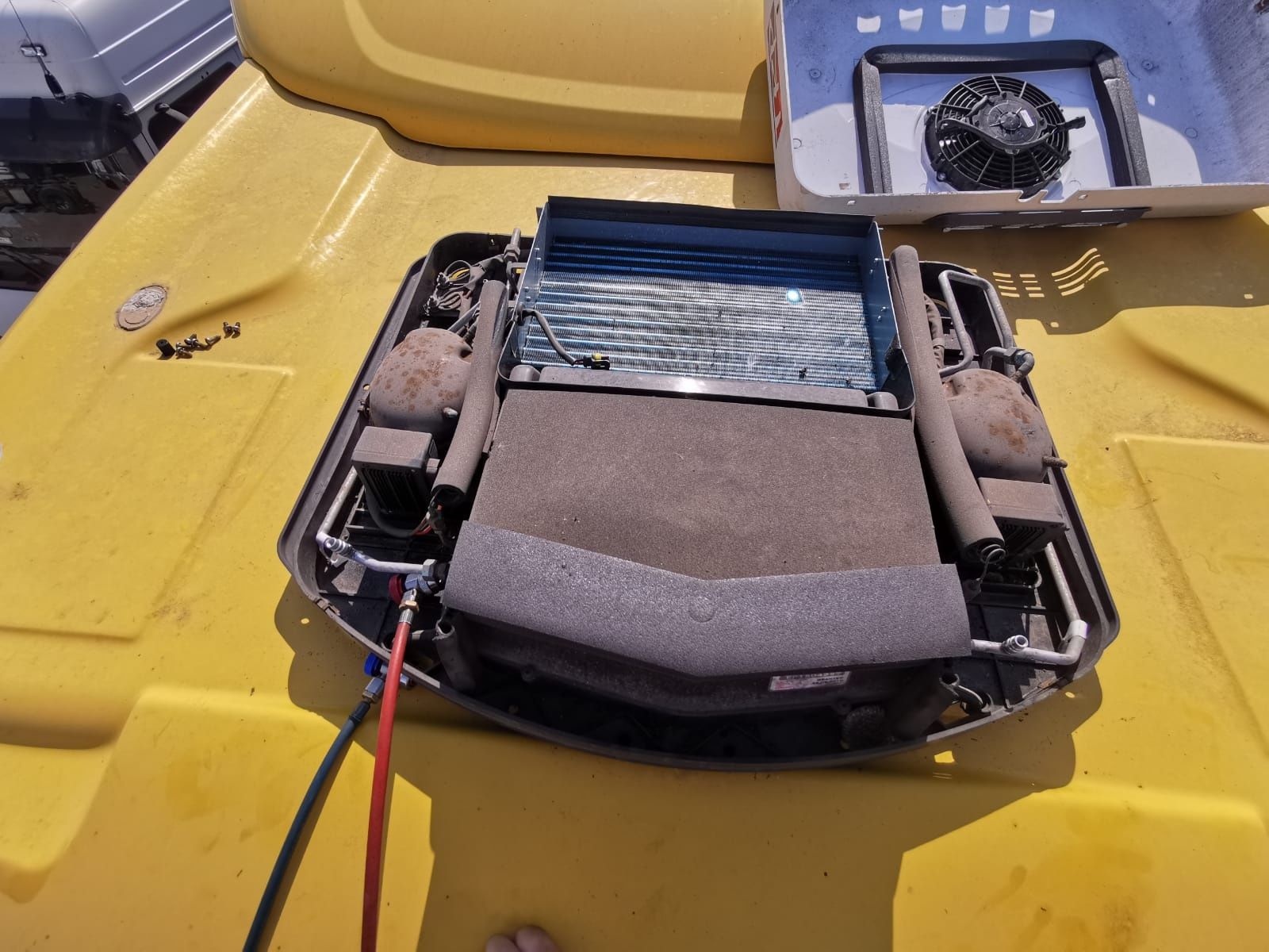 Incarcare freon auto la domiciliu