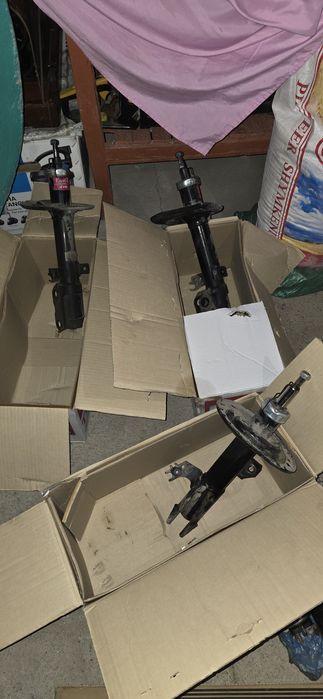 Амортизаторы KYB на камри 50.