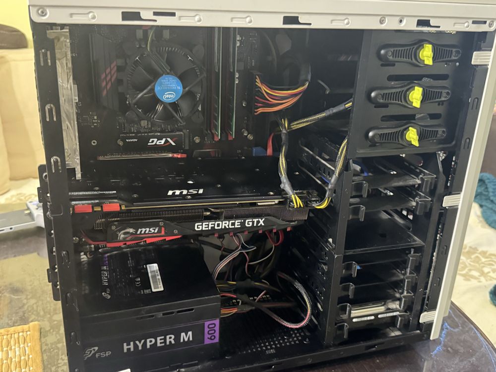 Геймърски компютър с GTX 1080 TI, I7-8700, 16GB RAM DDR4