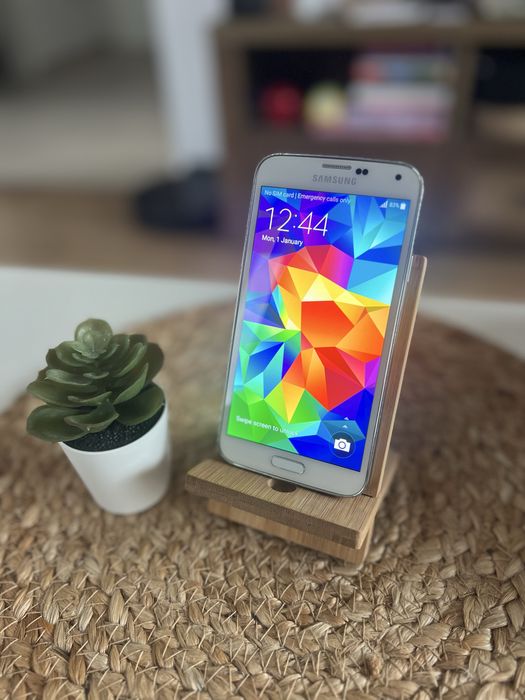 Samsung Galaxy S5 – Alb, în stare foarte bună