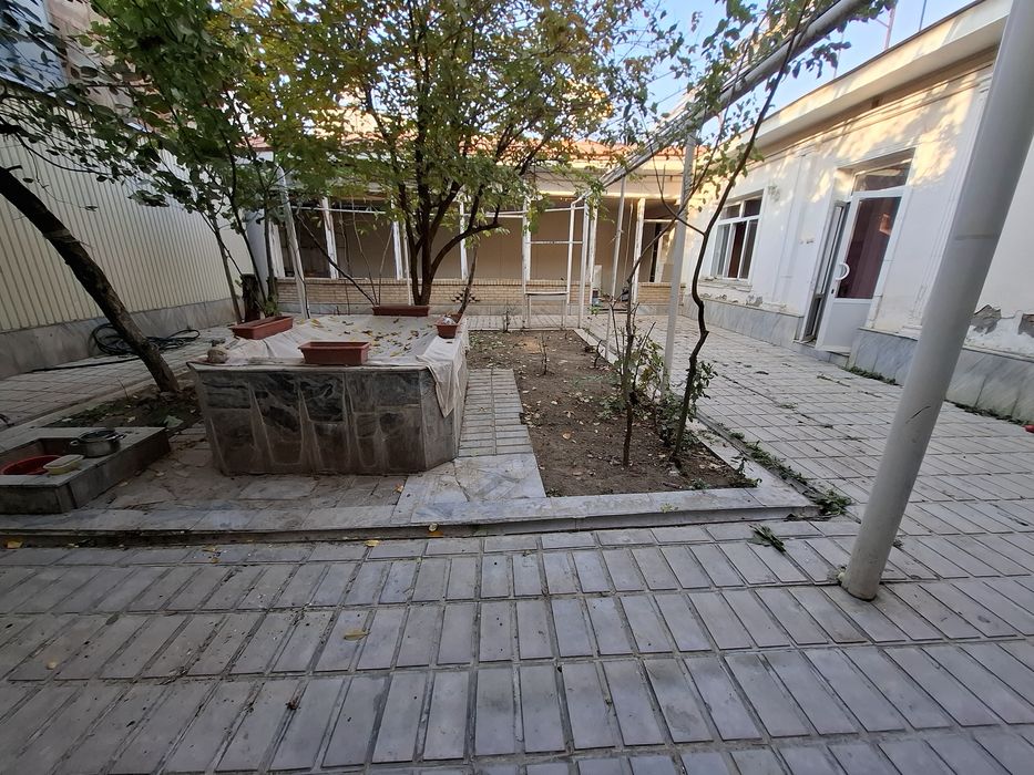 Продатся большой дом вдоль дороги