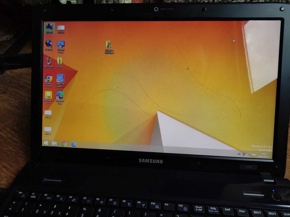 15.6" лаптоп Samsung R580, i3-370M, ATI HD5470 1GB