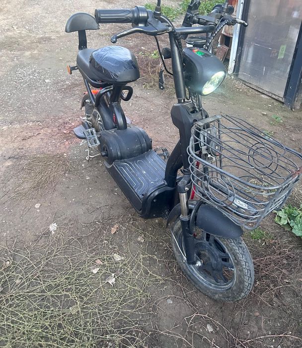 Scuter electric        .