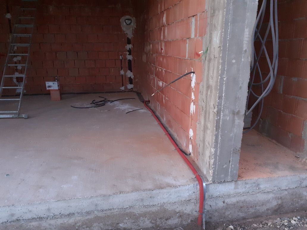 Electrician Autorizat cu o vechime de 26 anii