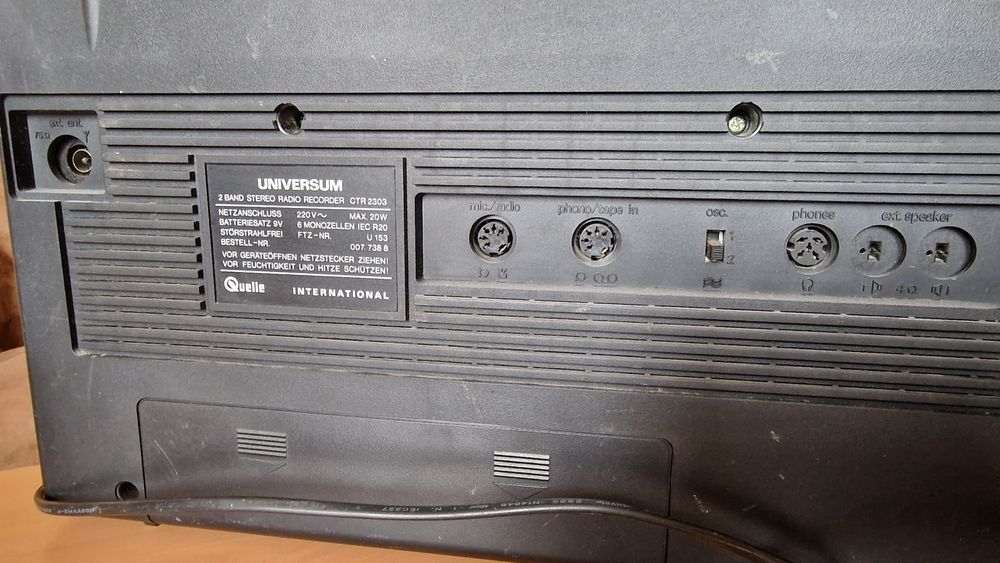 Радиокасетофон Universum de Luxe