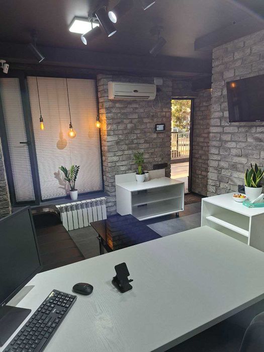 Центр. Площадь Х.Алимджана. Дархан. Сдаётся в аренду комфортный офис.