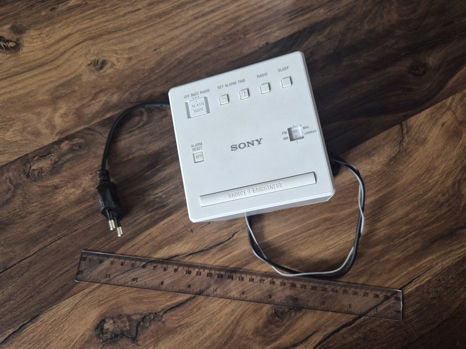 Radio cu  ceas Sony cubic