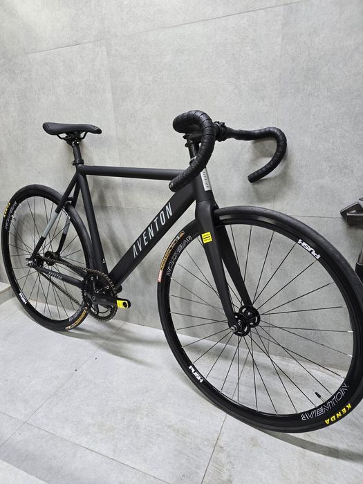 Aventon cordoba black