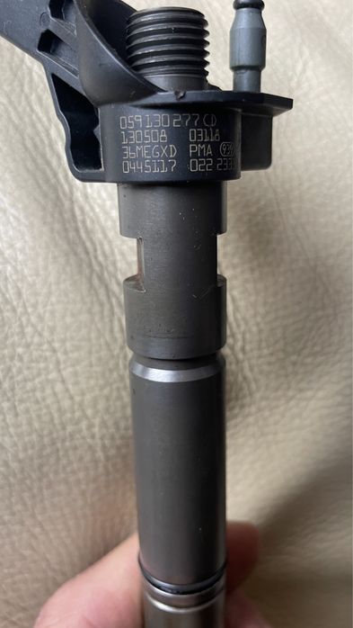 Pivoti, Brate bascula suspensie fata A 4 B7 Injector 059130277 CD