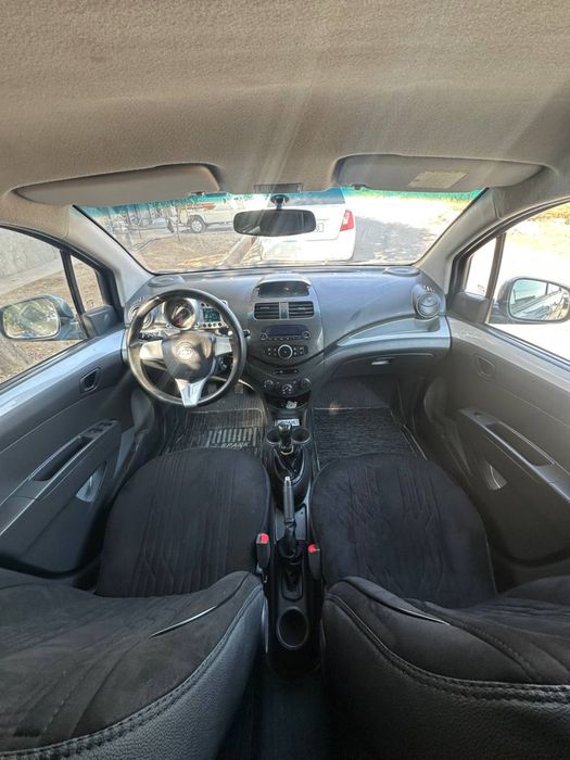 Shevralet spark sotiladi