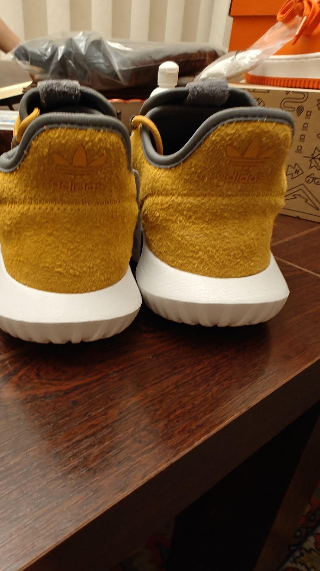 Кроссовки Adidas Tubular со скидкой