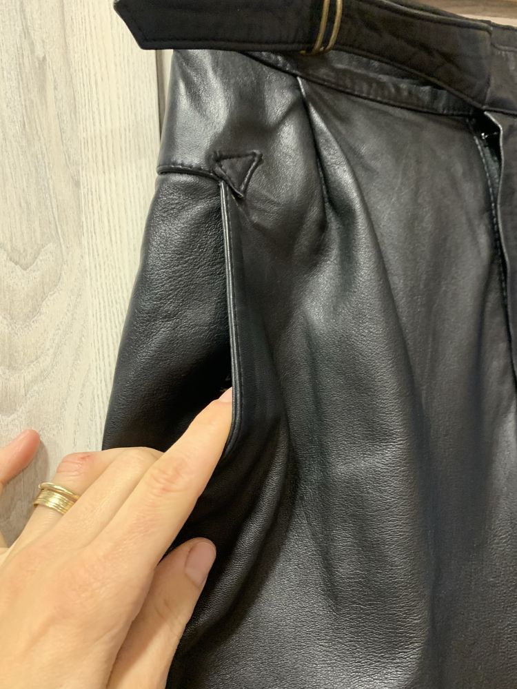 Pantaloni din piele marime s M