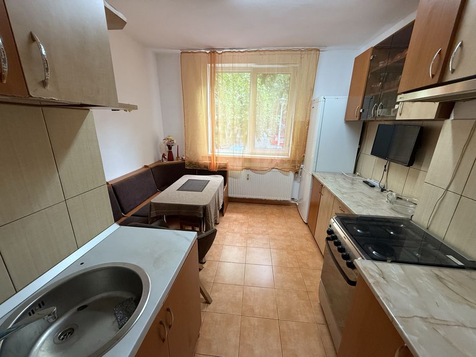 Apartament cu doua camere , zona Rogerius