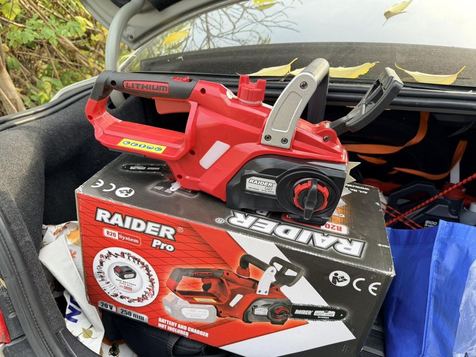 Акумулаторна резачка за дърва Raider