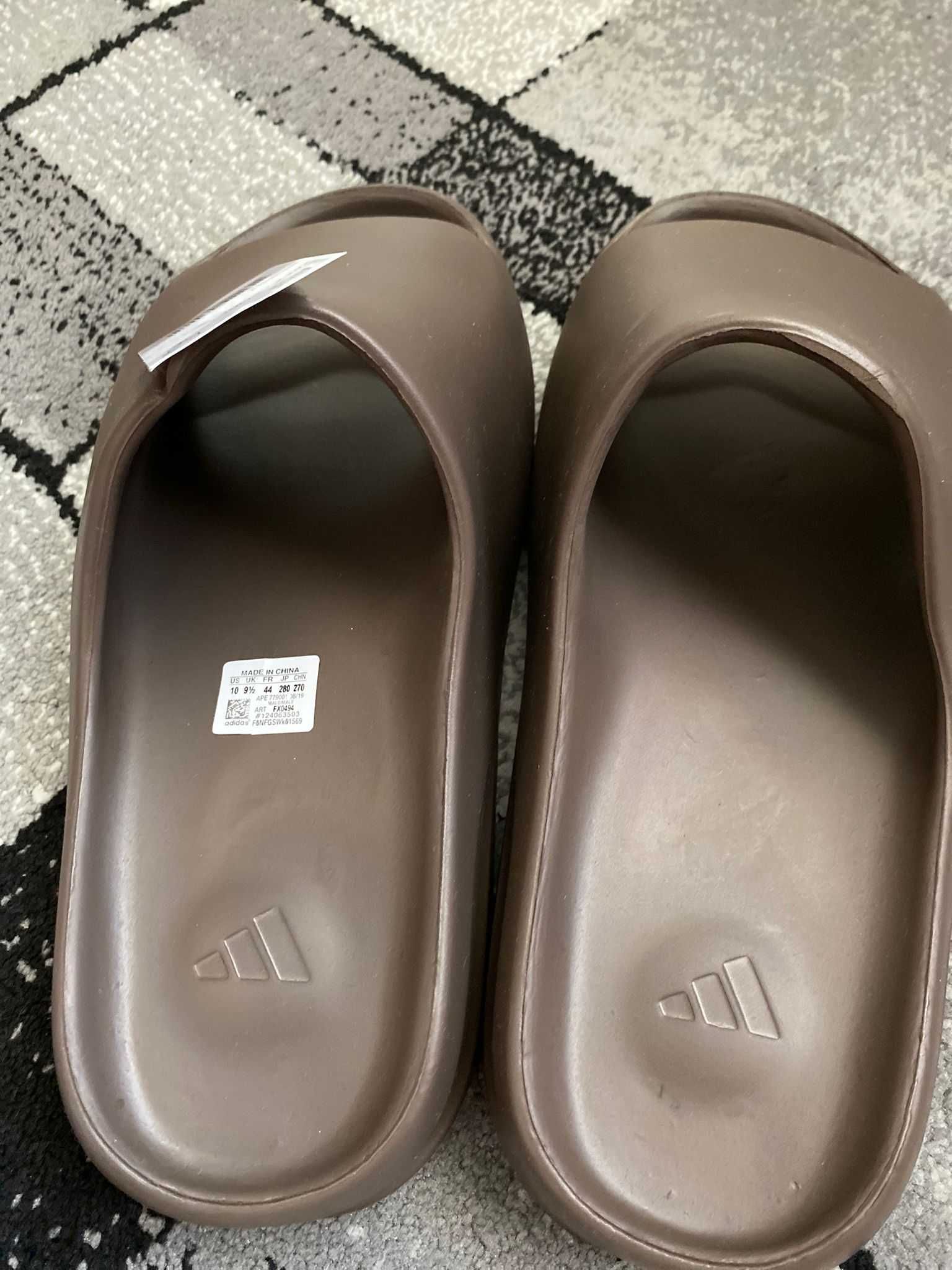 Papuci yeezy slides mărime 44