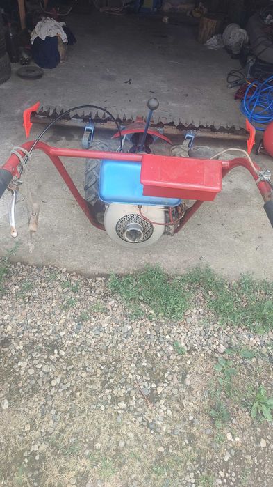 Vând ATV!și ToT ce se vede în poza... Mai multe detalii in privat!