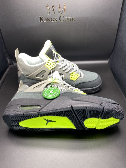 Air Jordan 4 Retro SE neon sneakers