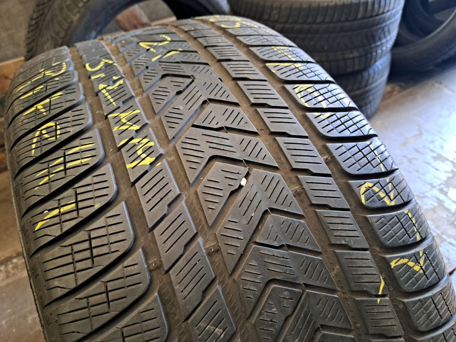 O anvelopa 325/40 R22 Pirelli