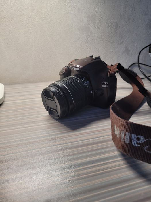 Зеркальный фотоаппарат Canon 1100d
