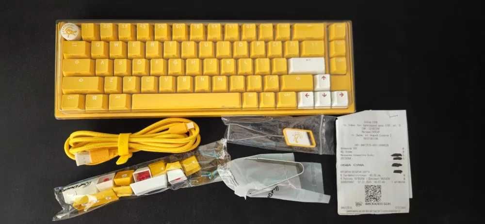 Клавиатура Ducky One 3 SF Cherry MX Silent Red - жълта. Още в гаранция