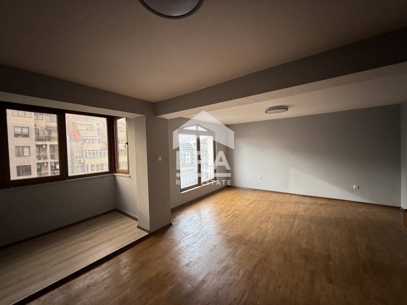 Продава се Двустаен апартамент в Варна, Гранд Мол Варна - 64 кв.м за 2105 €/кв.м - Снимка #4