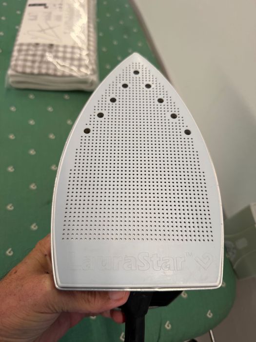 Stație de călcat LauraStar