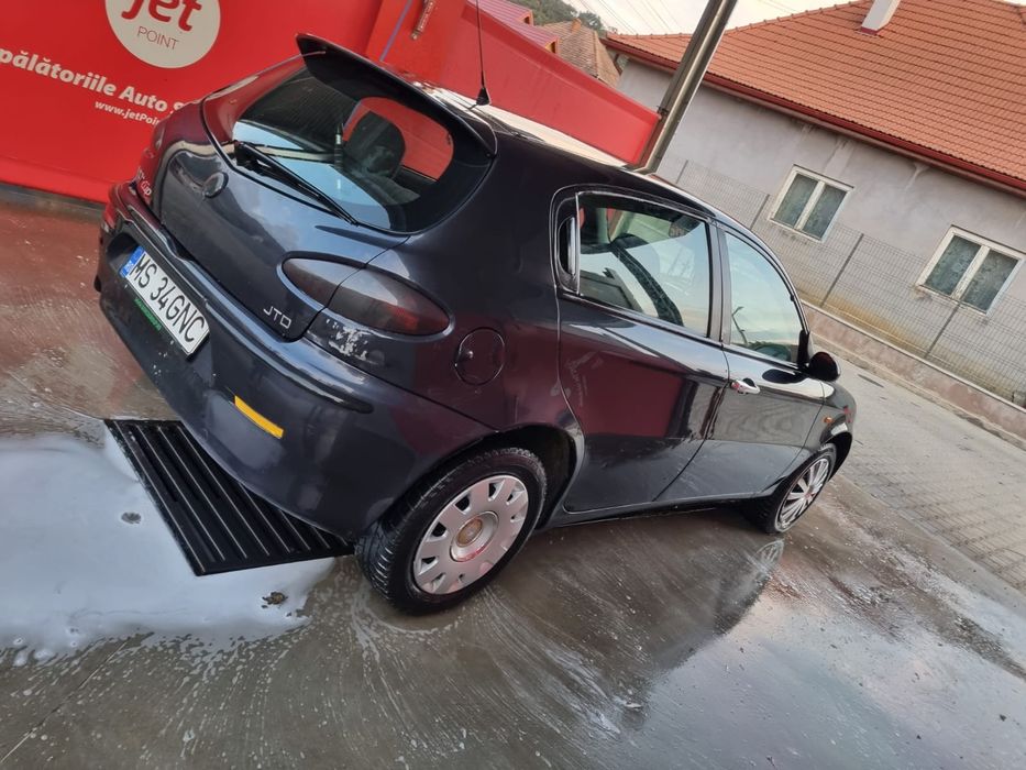 Vând Alfa Romeo 147 1.9 JTD – 2004