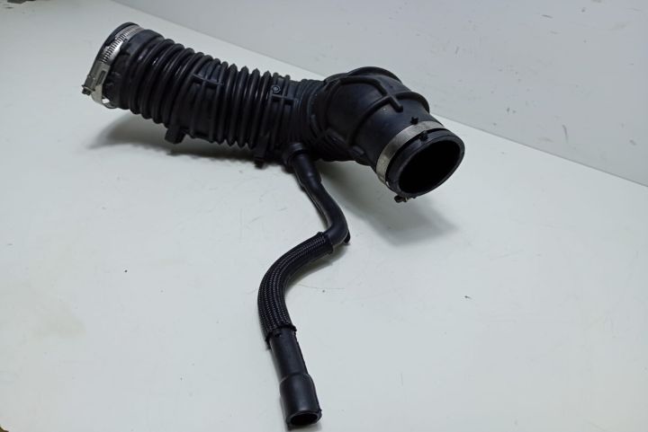 Tub aer admisie 2.0 dci 8200714810B Nissan Primastar prima generatie