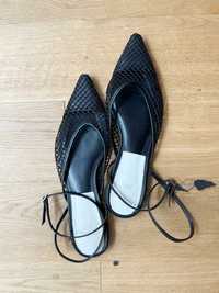 НАМАЛЕНИ - Черни летни обувки Zara с отворена пета - 38 номер