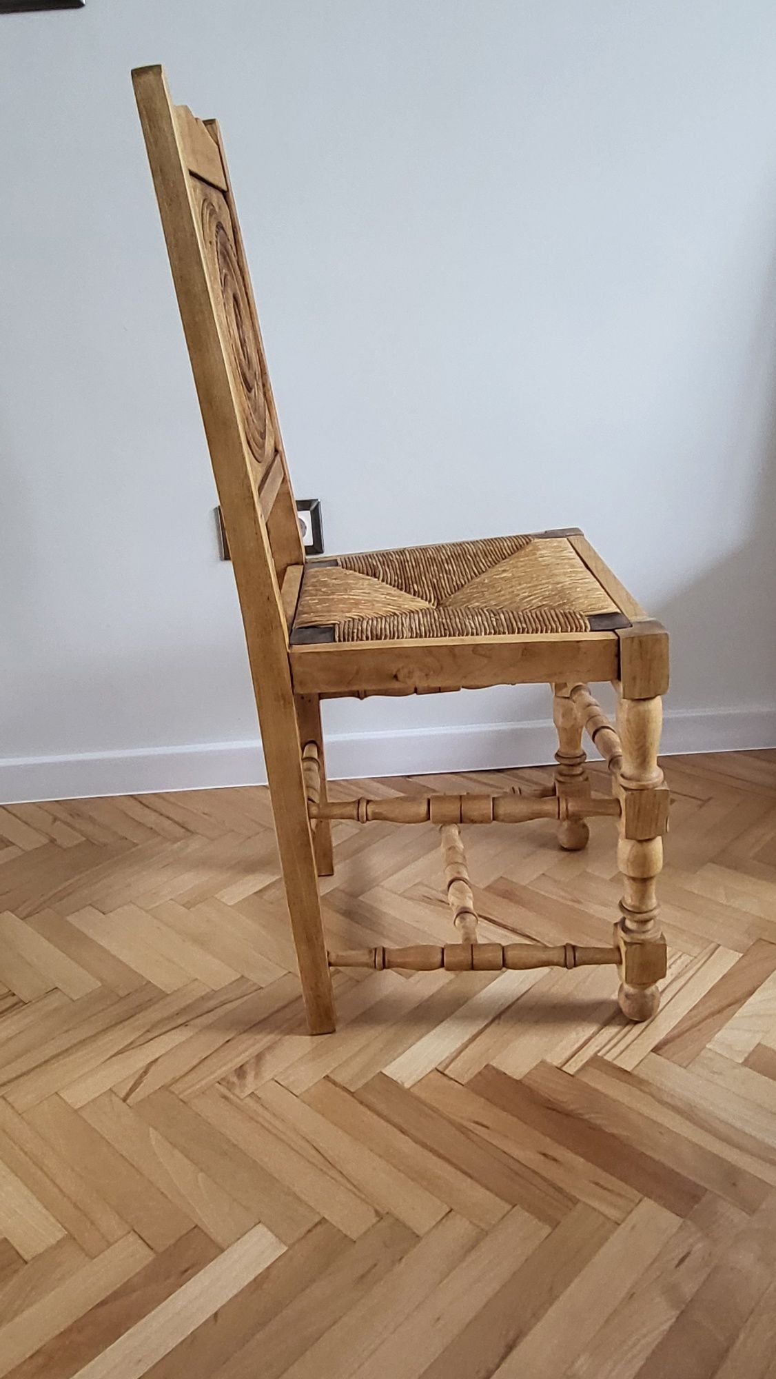 Старинни столове от масивно дърво