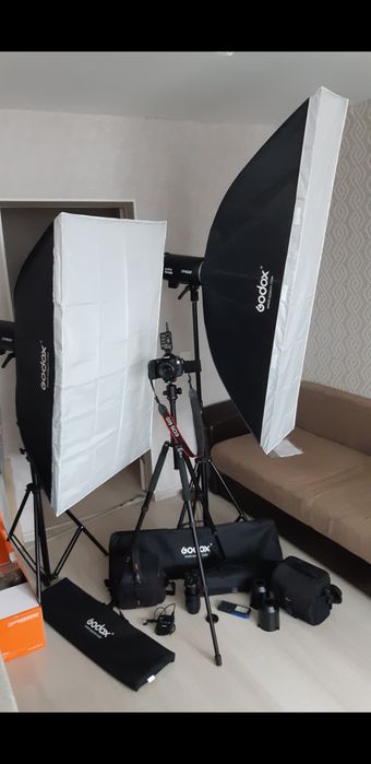 Новый Комплект студийного света Godox с софтбоксами и прочем