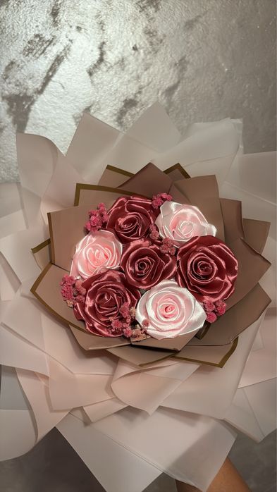 buchet 7 trandafiri din satin