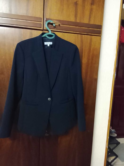 Отличный офисный женский костюм.