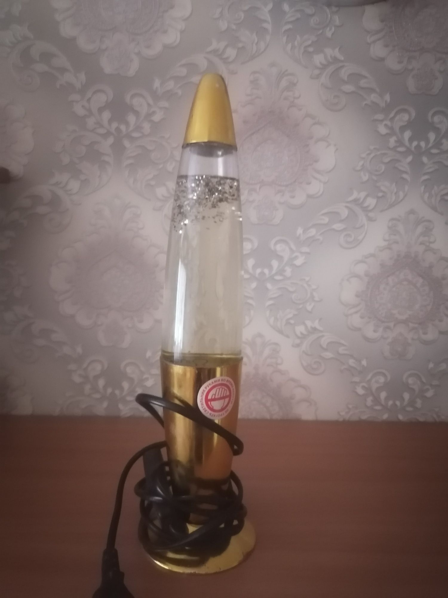 Продам две лампы настольные и одну навесную.