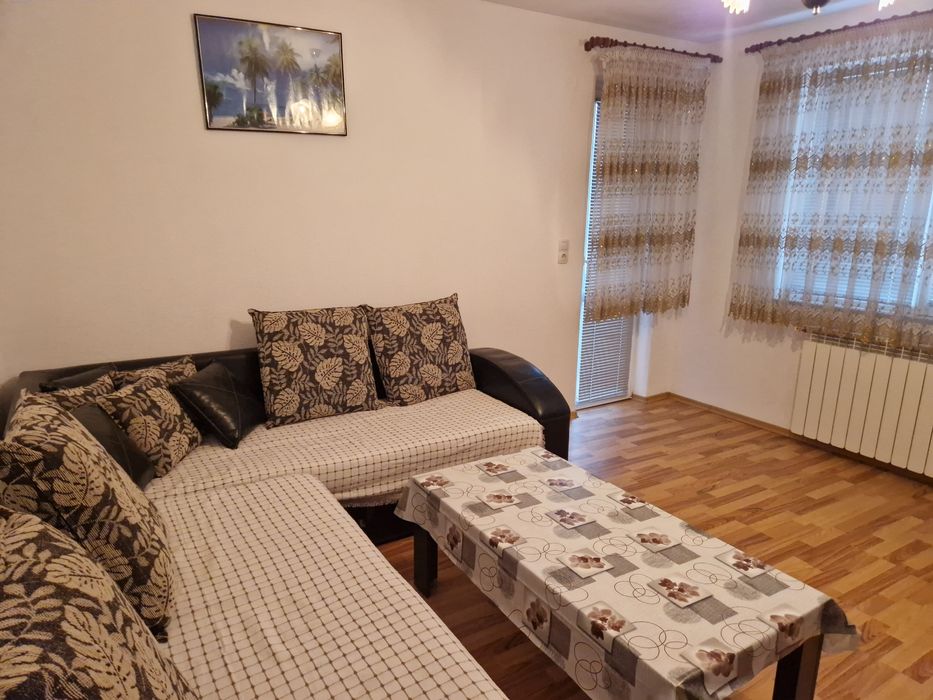 Давам под наем  етаж от къща  в Асеновград  !