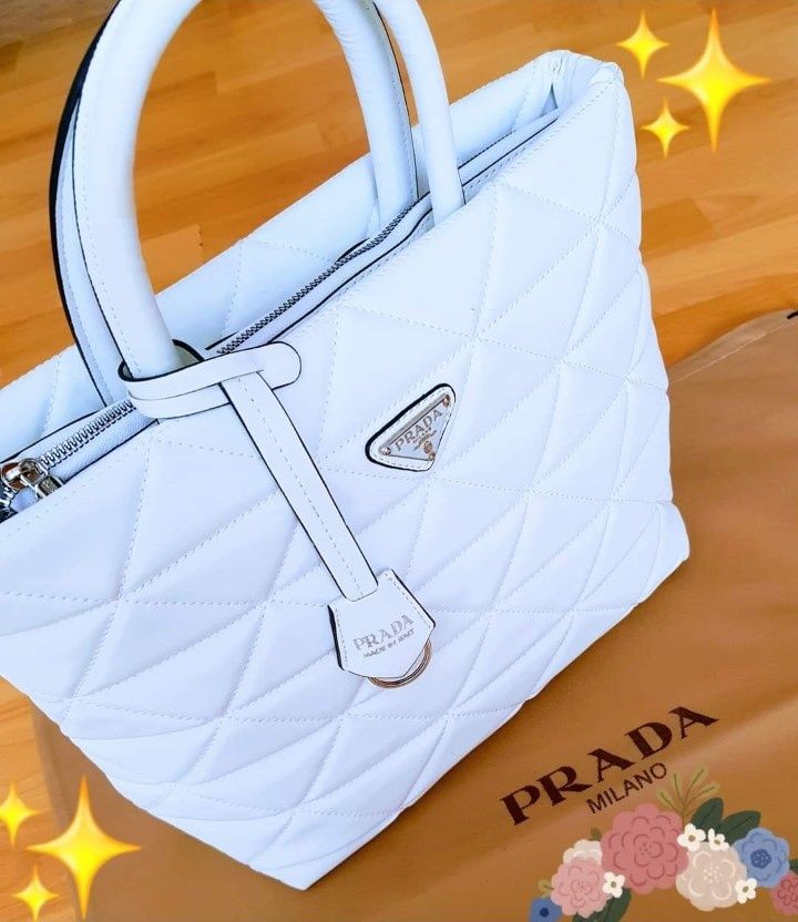 Geanta Prada new collection import Italia, logo metalic